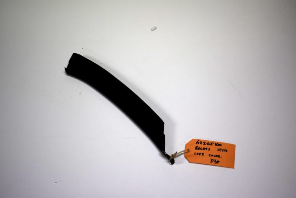 RH rear post moulding 62205100